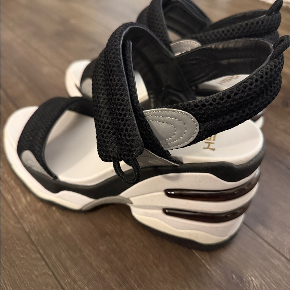 Ash Cosmos - Black & White wedges - Picture 4 of 6